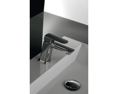 Baterie de lavoar montată pe un lavoar