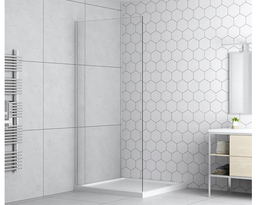 Baie luminoasă cu cabină de duș, chiuvetă și radiator