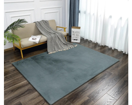 Covor în sufragerie cu canapea și decor