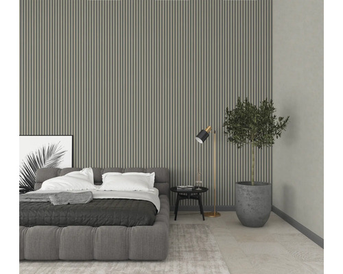 Dormitor cu pat, lampadar, masă și panouri de perete