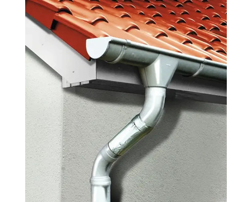 Jgheab metalic pe acoperișul unei case