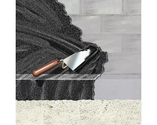 Aplicarea mortarului de etanșare cu o mistrie pe un substrat