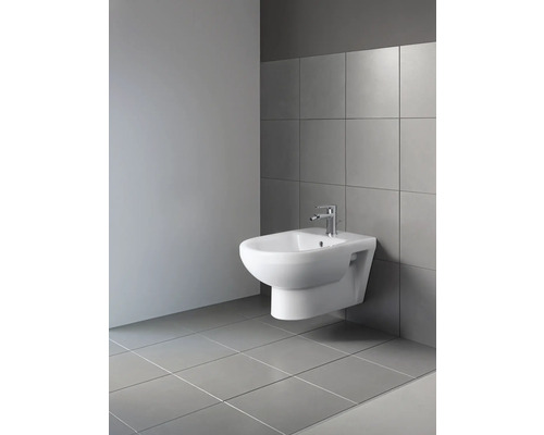 Bideu suspendat într-o baie modernă