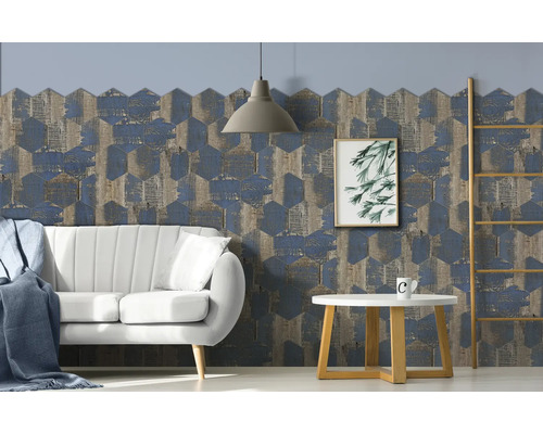 Cameră de zi cu canapea, masă și plăci de faianță hexagonale cu aspect de lemn