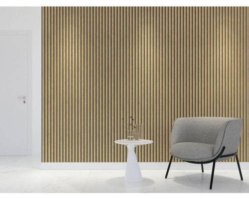 Imagine de interior cu panouri de perete, fotoliu și masă