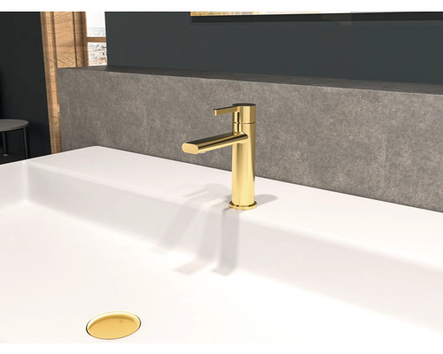 Chiuvetă cu robinet auriu