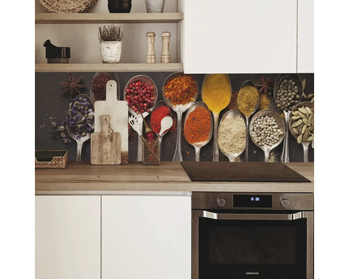 Scenă de bucătărie cu protecție de perete cu motiv de condimente