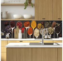 Scenă de bucătărie cu condimente în linguri ca decorațiune de perete