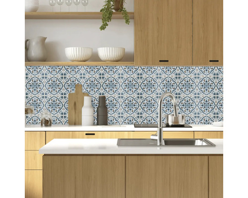 Scenă de bucătărie cu autocolante cu model pentru faianță, ca protecție împotriva stropilor