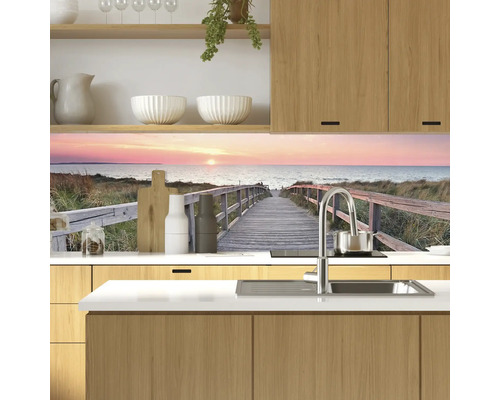 Protecție de perete pentru bucătărie cu motiv de plajă în spatele unei chiuvete