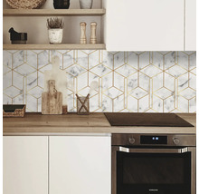 Imagine cu bucătărie cu faianță de marmură în model geometric