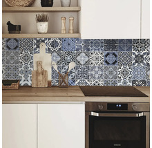 Bucătărie cu autocolante pentru faianță cu model albastru ca protecție împotriva stropilor