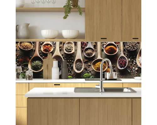 Protecție perete bucătărie cu motiv de condimente în linguri de lemn