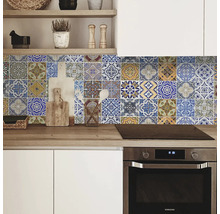 Scenă de bucătărie cu autocolante de faianță ca protecție împotriva stropilor