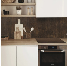 Scenă de bucătărie cu blat, aragaz, cuptor și ustensile de bucătărie