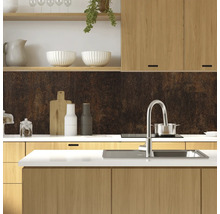 Imagine cu chiuvetă, robinet, plită și ustensile de bucătărie