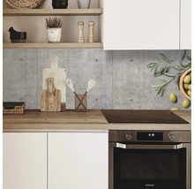 Scenă de bucătărie cu fundal de beton, plită și ustensile de bucătărie