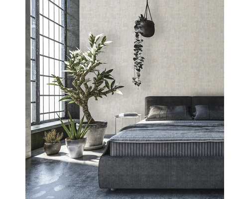 Dormitor cu pat, plante de interior și fereastră mare