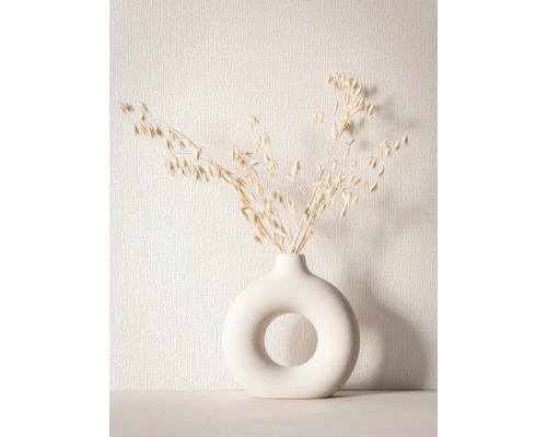 Flori decorative uscate într-o vază rotundă cu deschidere