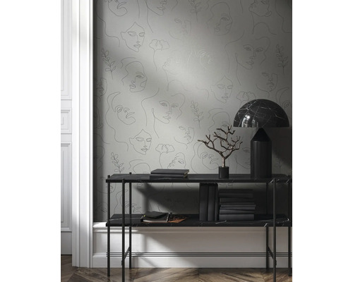 Tapet cu fețe de femei în interior cu consolă și decorațiuni.