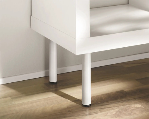 Imagine detaliată a unei piese de mobilier albe cu picioare rotunde