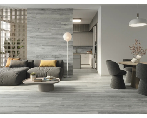 Living cu canapea, masă de sufragerie și podea cu aspect de lemn