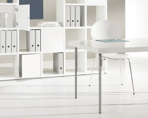 Birou luminos cu rafturi, birou și scaun