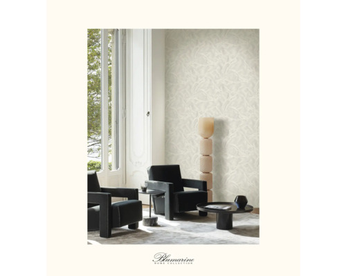 Living elegant cu tapet, fotolii și masă