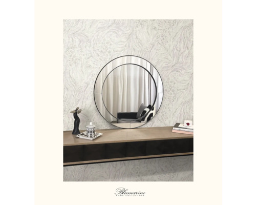 Oglindă rotundă deasupra unei mese consolă în fața unui tapet cu model