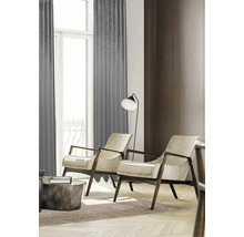 Living cu două fotolii, lampadar și perdele