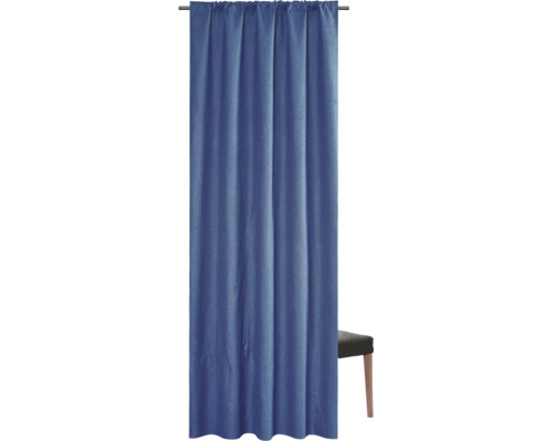 Cortină albastră cu prindere cu bandă de încrețire pe o bară de perdea