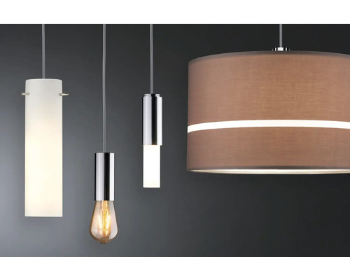 Diverse lămpi suspendate cu diferite abajururi