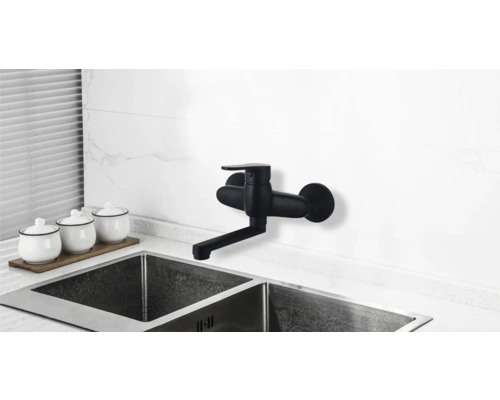 Baterie de perete neagră deasupra chiuvetei