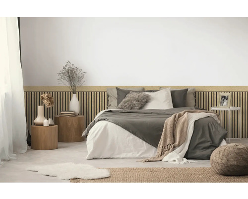 Dormitor cu pat, noptiere, decorațiuni și panouri de perete