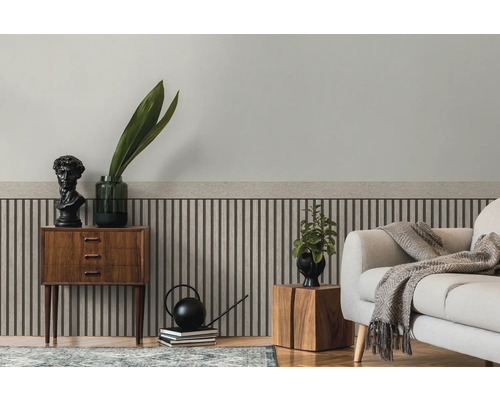 Cameră de zi cu panouri de perete, comodă și canapea pentru un interior elegant.