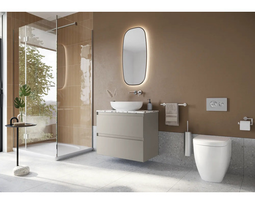 Baie modernă cu duș, chiuvetă, oglindă și toaletă