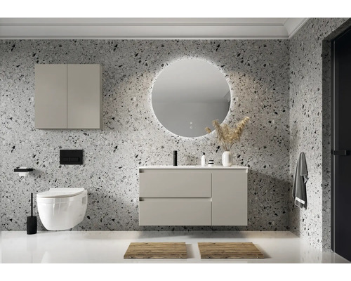 Baie modernă cu lavoar, dulap cu oglindă, oglindă rotundă cu iluminare și WC suspendat