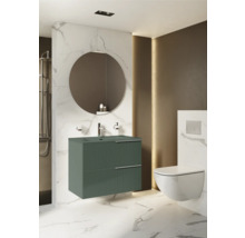 Baie modernă cu dulap sub lavoar, oglindă rotundă și WC suspendat pentru un ambient elegant.