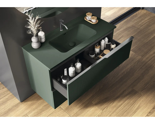 Baie cu dulap de bază pentru lavoar, sertar deschis și lavoar