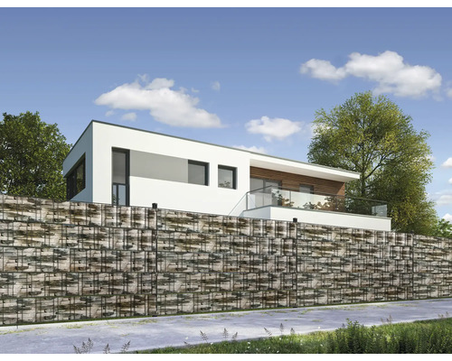 Zid de gabioane cu umplutură de piatră în fața unei case moderne