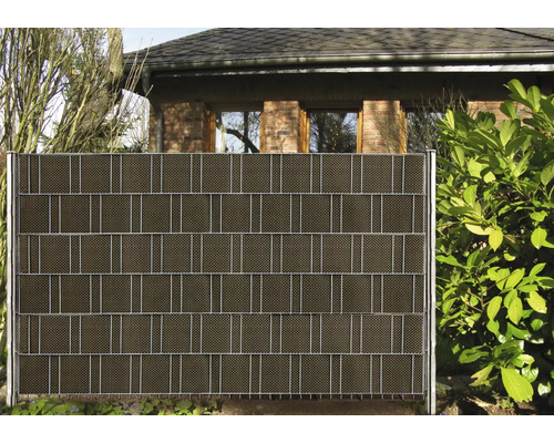 Gard din plasă sudată cu ecran de intimitate în grădină