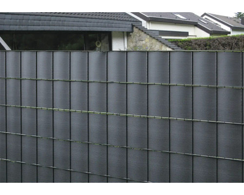 Gard de confidențialitate din plastic cu structură orizontală cu dungi