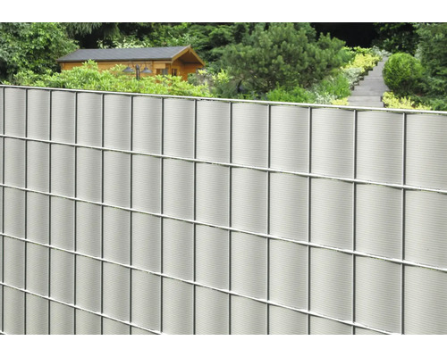 Gard din plasă sudată cu bandă de protecție a intimității în grădină