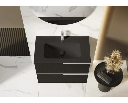 Baie modernă cu dulap sub chiuvetă și oglindă