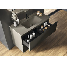 Mobilier de lavabo pentru baie cu sistem de sertare deschise pentru depozitarea articolelor de baie.