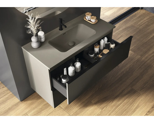 Mobilier de lavabo pentru baie cu sistem de sertare deschise pentru depozitarea articolelor de baie.