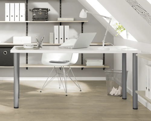 Birou luminos cu birou, scaun și rafturi