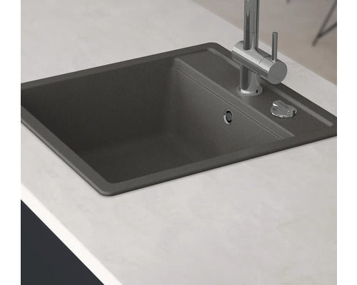 Chiuvetă cu baterie pe un blat