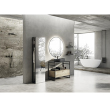 Baie modernă cu duș, lavoar, oglindă și cadă freestanding