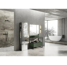 Baie modernă cu lavoar, oglindă, cadă și duș cu aspect de beton